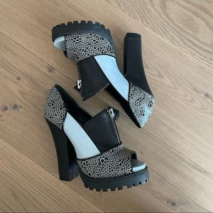 Shelly’s London super hip platform heels | size 7 US